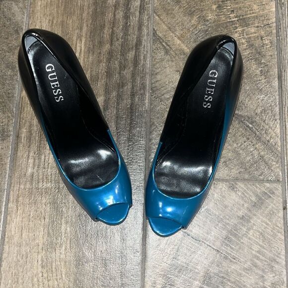 Vintage Guess two toned 4.5” stilettos peep toe pumps - Picture 3 of 6